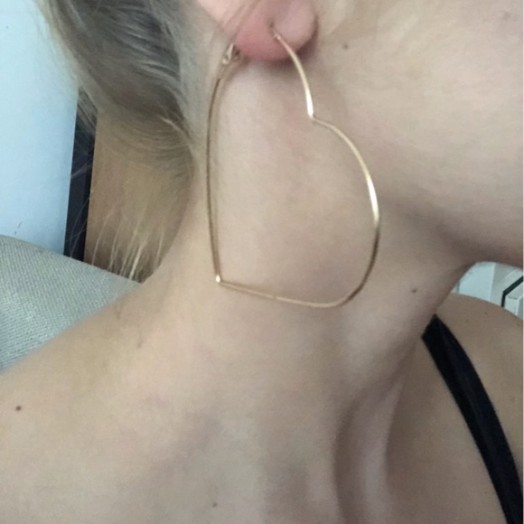 Heart Hoop Earrings Gold Color - Picture 4 of 6